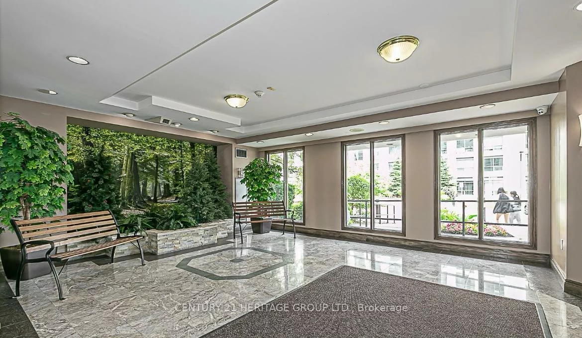 270, Davis, Central Newmarket, Newmarket