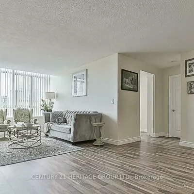 270, Davis, Central Newmarket, Newmarket