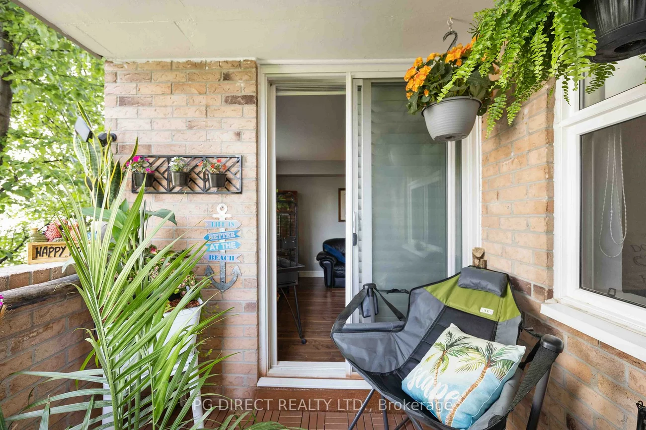 260, Davis, Central Newmarket, Newmarket