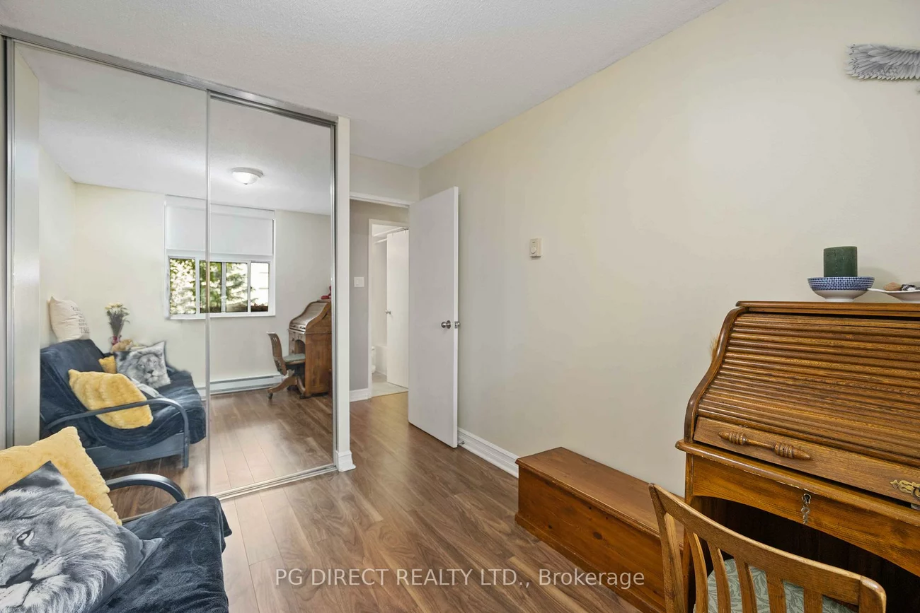 260, Davis, Central Newmarket, Newmarket