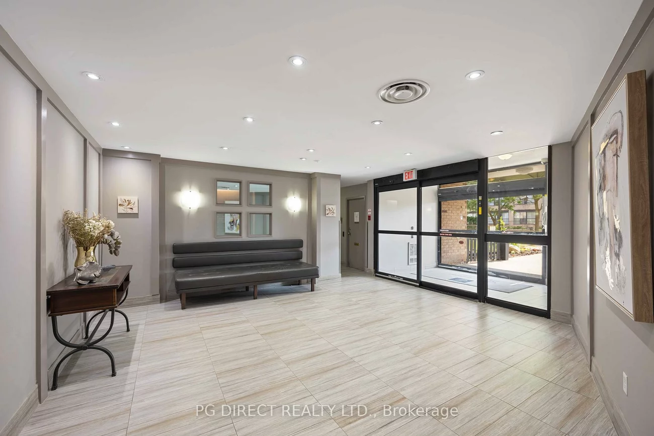 260, Davis, Central Newmarket, Newmarket