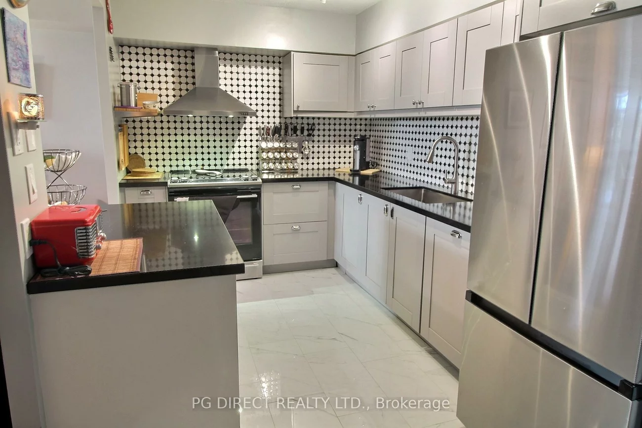 260, Davis, Central Newmarket, Newmarket