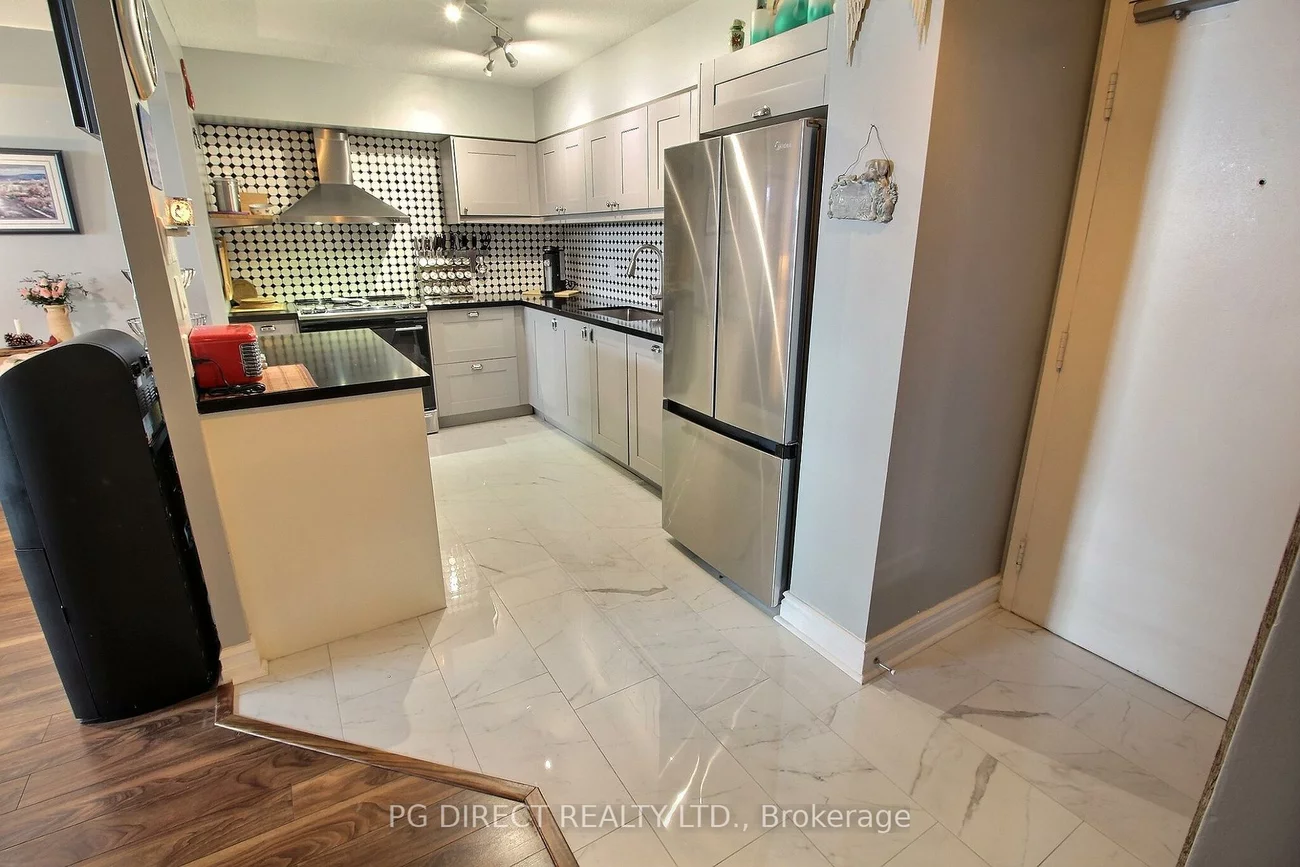 260, Davis, Central Newmarket, Newmarket