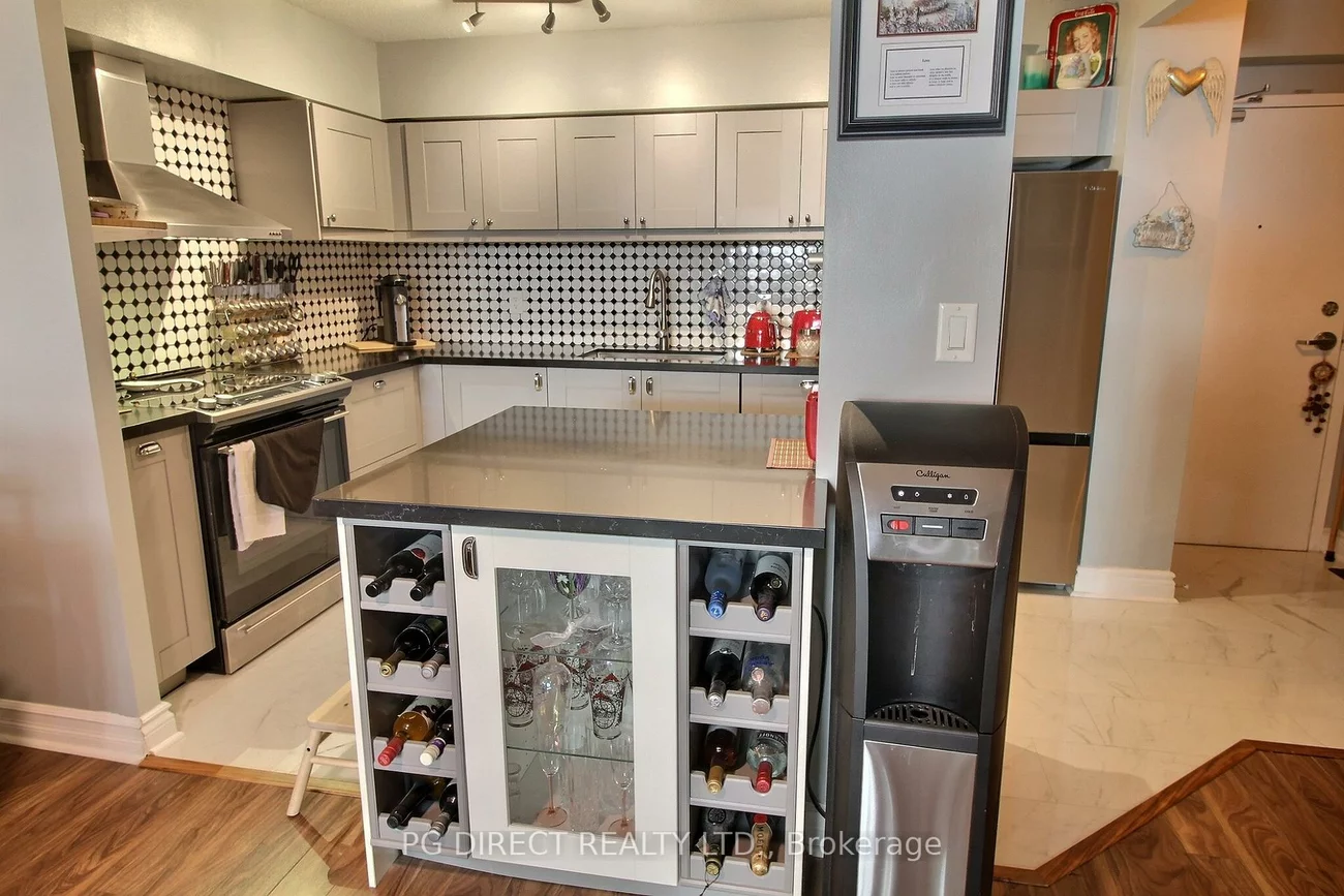 260, Davis, Central Newmarket, Newmarket