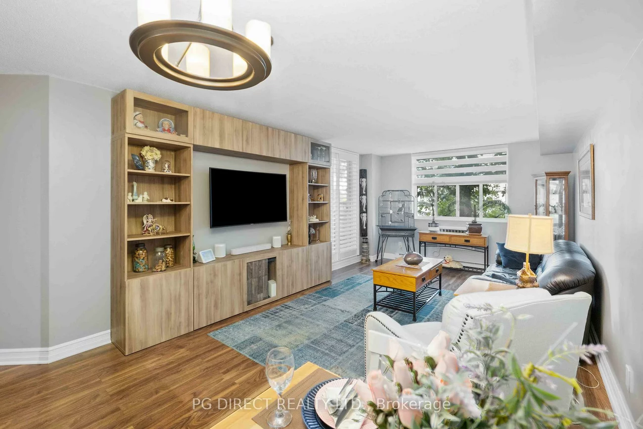 260, Davis, Central Newmarket, Newmarket