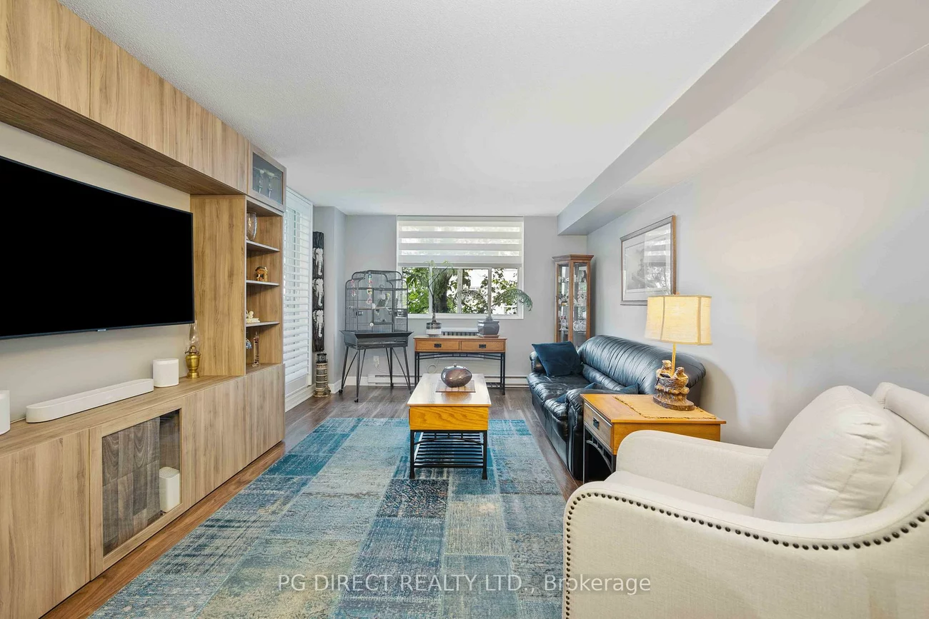 260, Davis, Central Newmarket, Newmarket