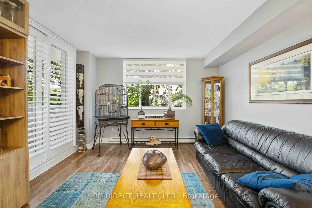 260, Davis, Central Newmarket, Newmarket