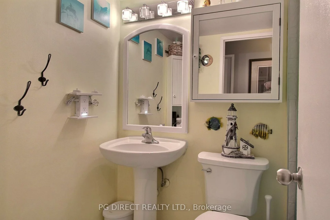 260, Davis, Central Newmarket, Newmarket
