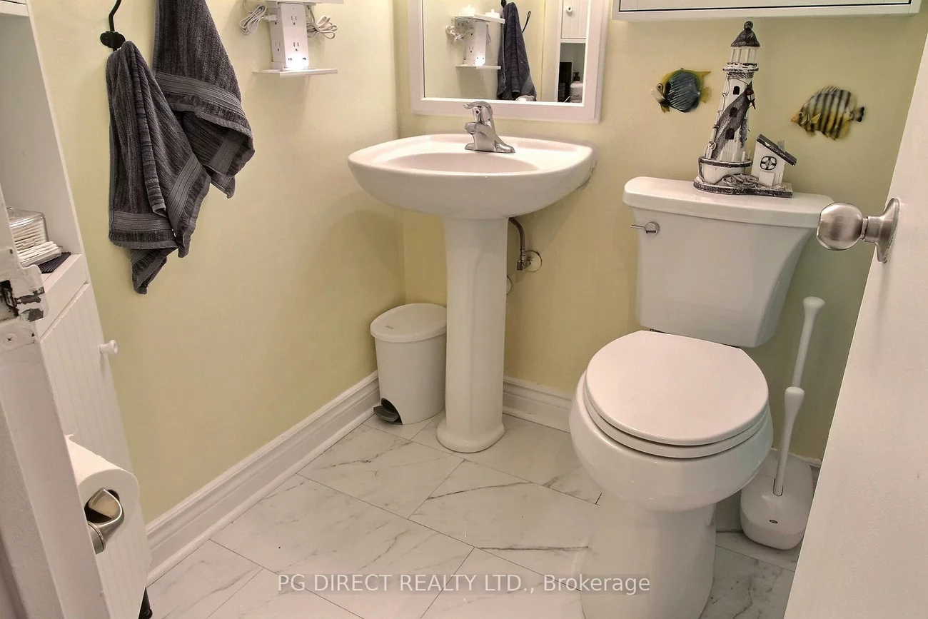 260, Davis, Central Newmarket, Newmarket