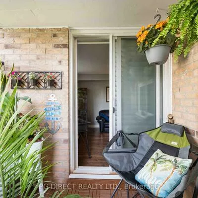 260, Davis, Central Newmarket, Newmarket