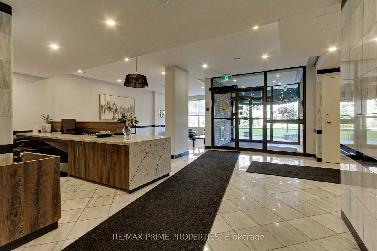 250, Davis, Central Newmarket, Newmarket