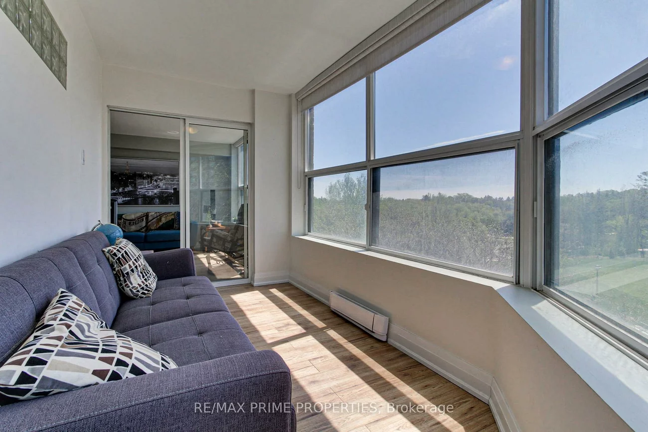 250, Davis, Central Newmarket, Newmarket