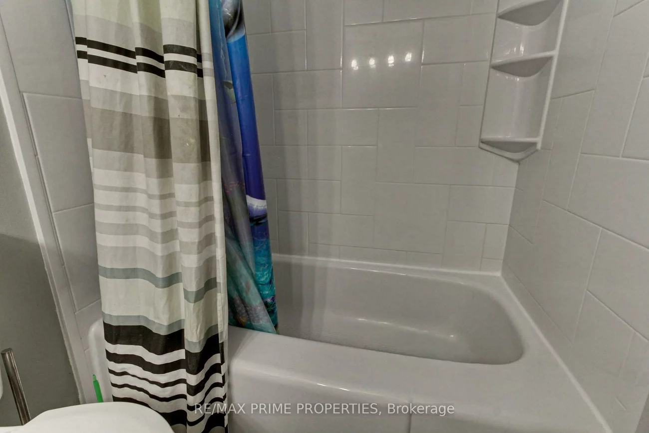 250, Davis, Central Newmarket, Newmarket
