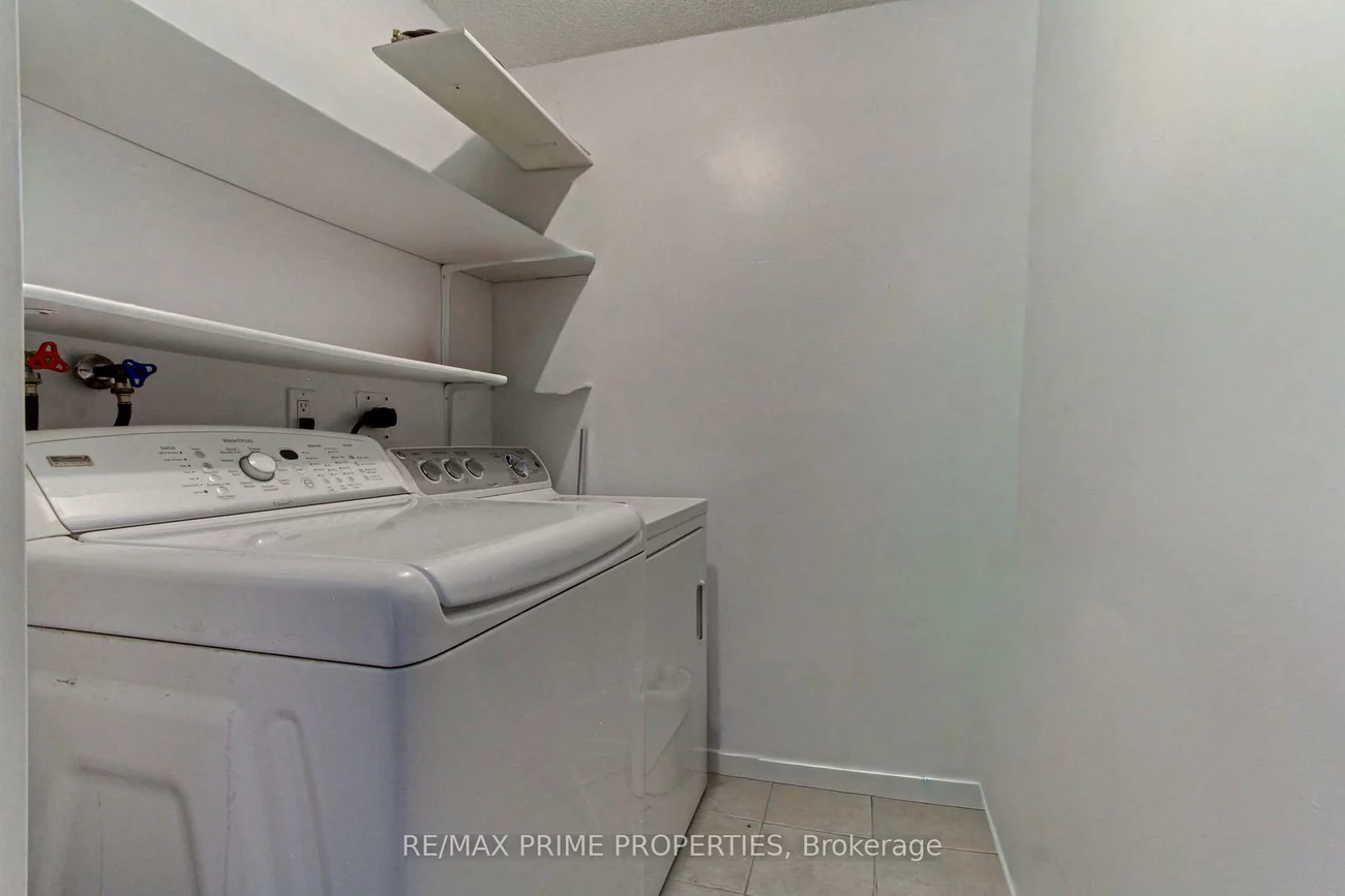 250, Davis, Central Newmarket, Newmarket