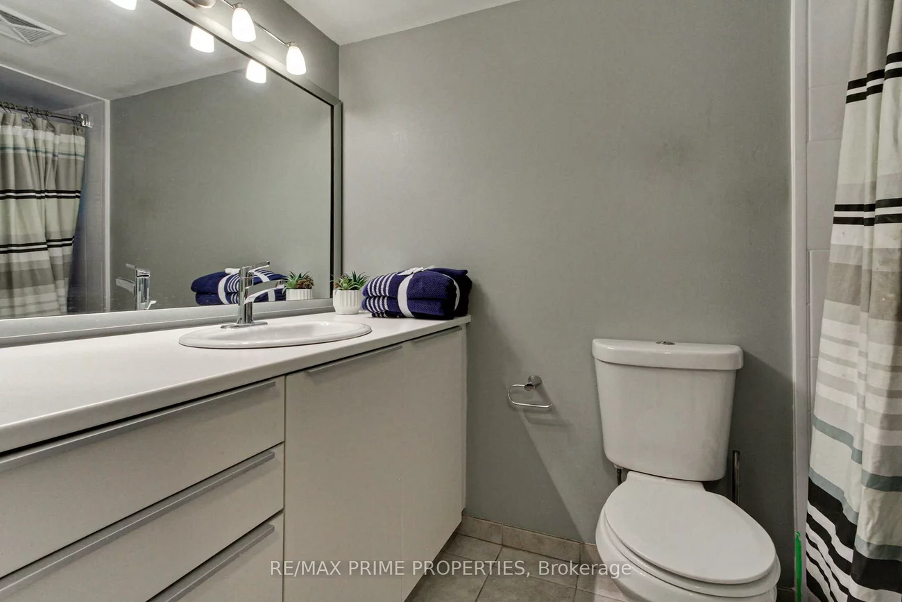 250, Davis, Central Newmarket, Newmarket