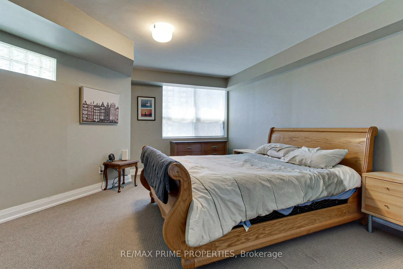 250, Davis, Central Newmarket, Newmarket