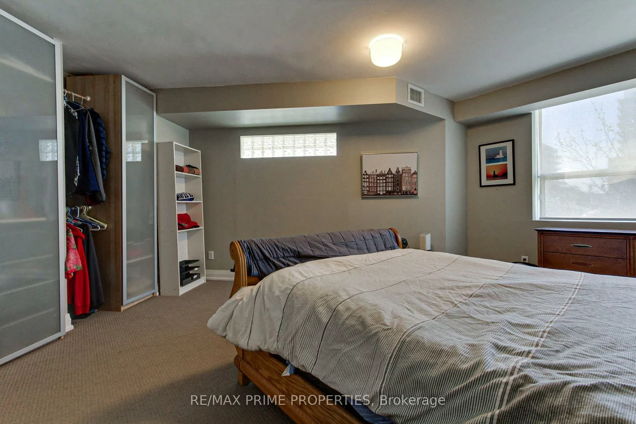 250, Davis, Central Newmarket, Newmarket