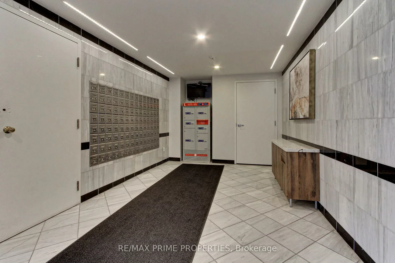 250, Davis, Central Newmarket, Newmarket
