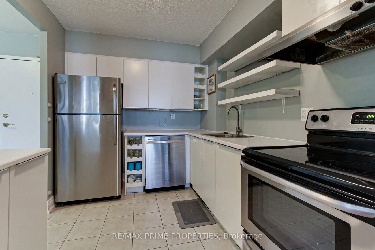 250, Davis, Central Newmarket, Newmarket