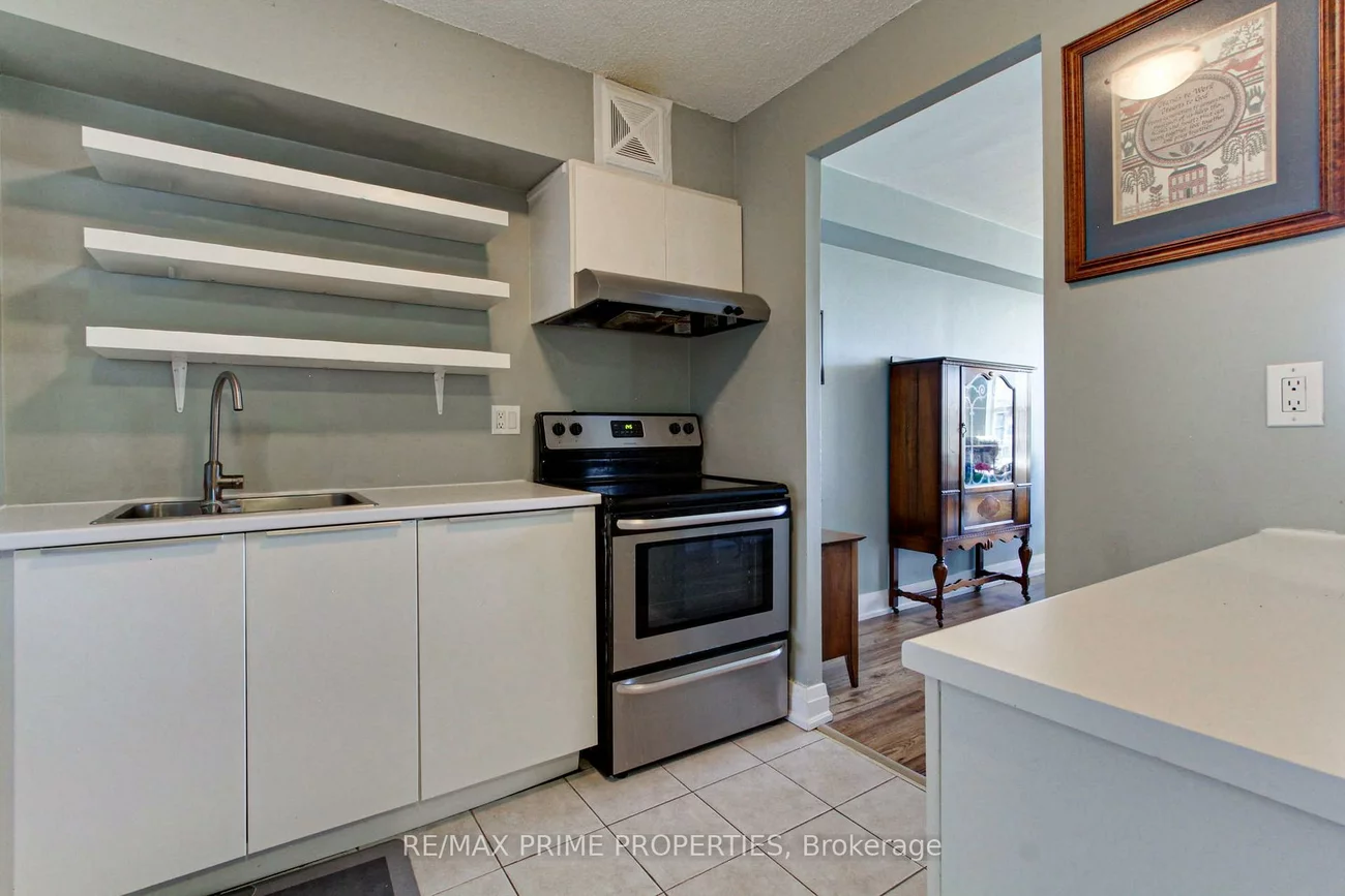 250, Davis, Central Newmarket, Newmarket