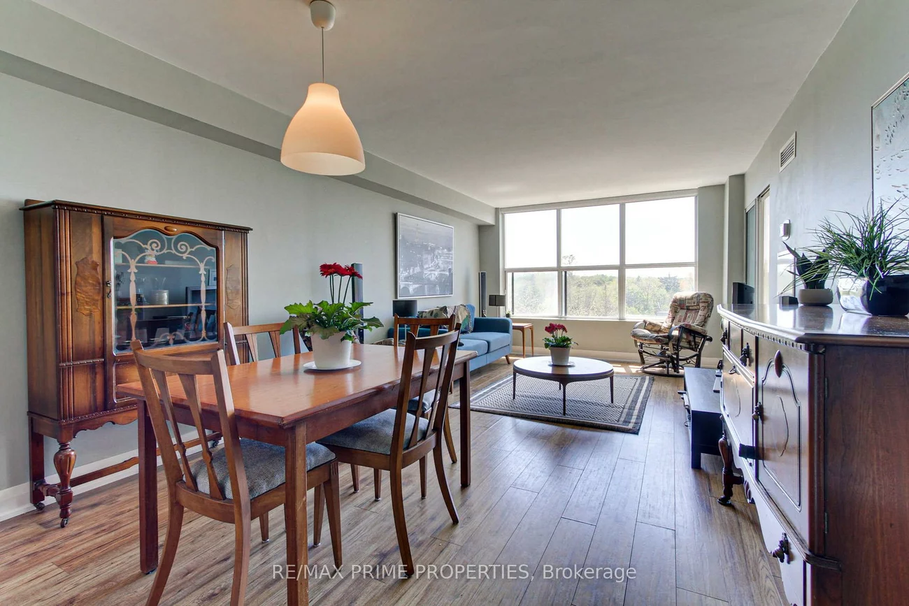 250, Davis, Central Newmarket, Newmarket