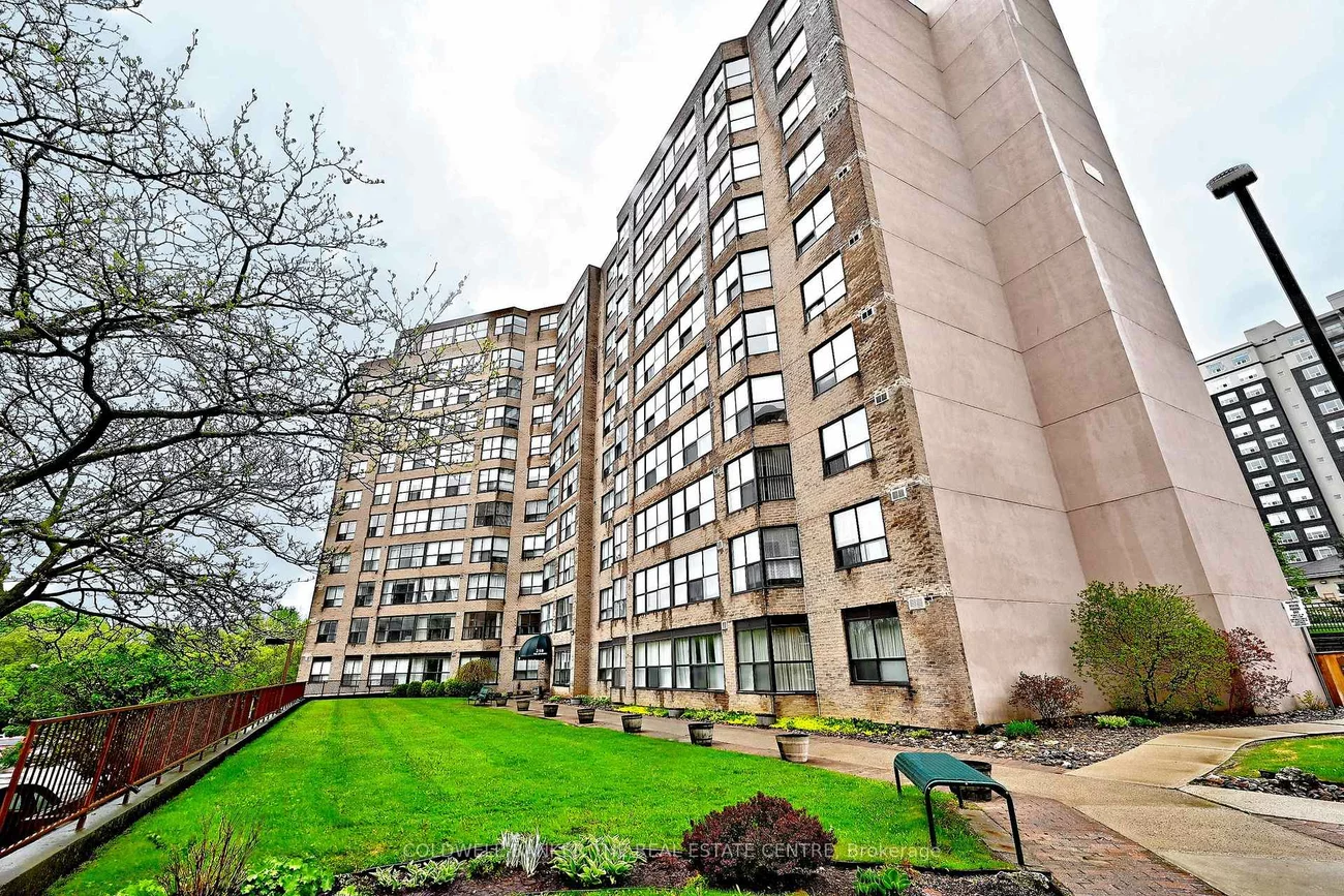 250, Davis, Central Newmarket, Newmarket