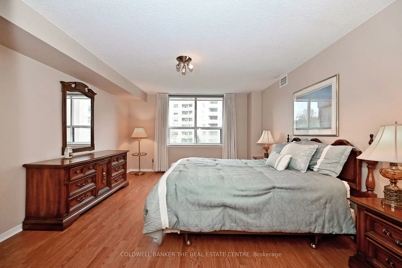 250, Davis, Central Newmarket, Newmarket