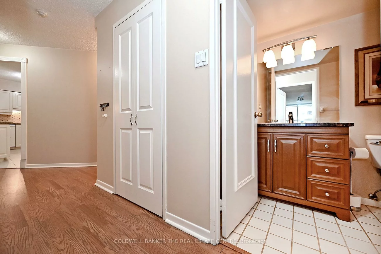 250, Davis, Central Newmarket, Newmarket