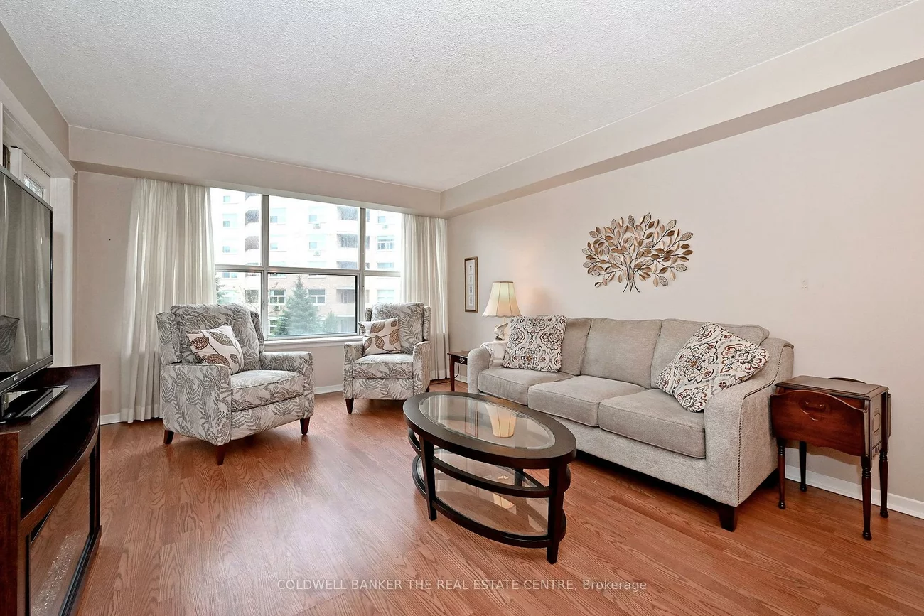 250, Davis, Central Newmarket, Newmarket