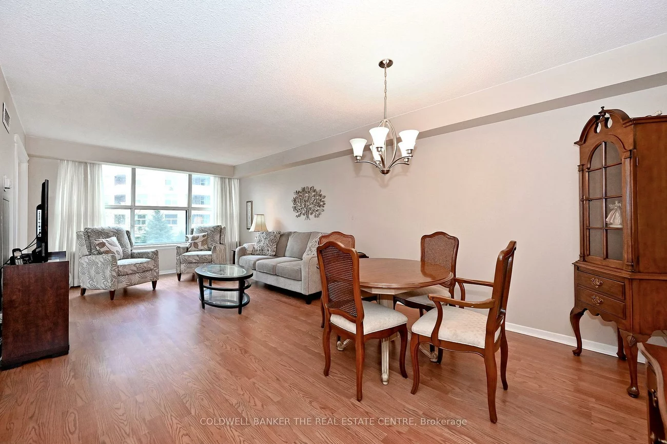 250, Davis, Central Newmarket, Newmarket