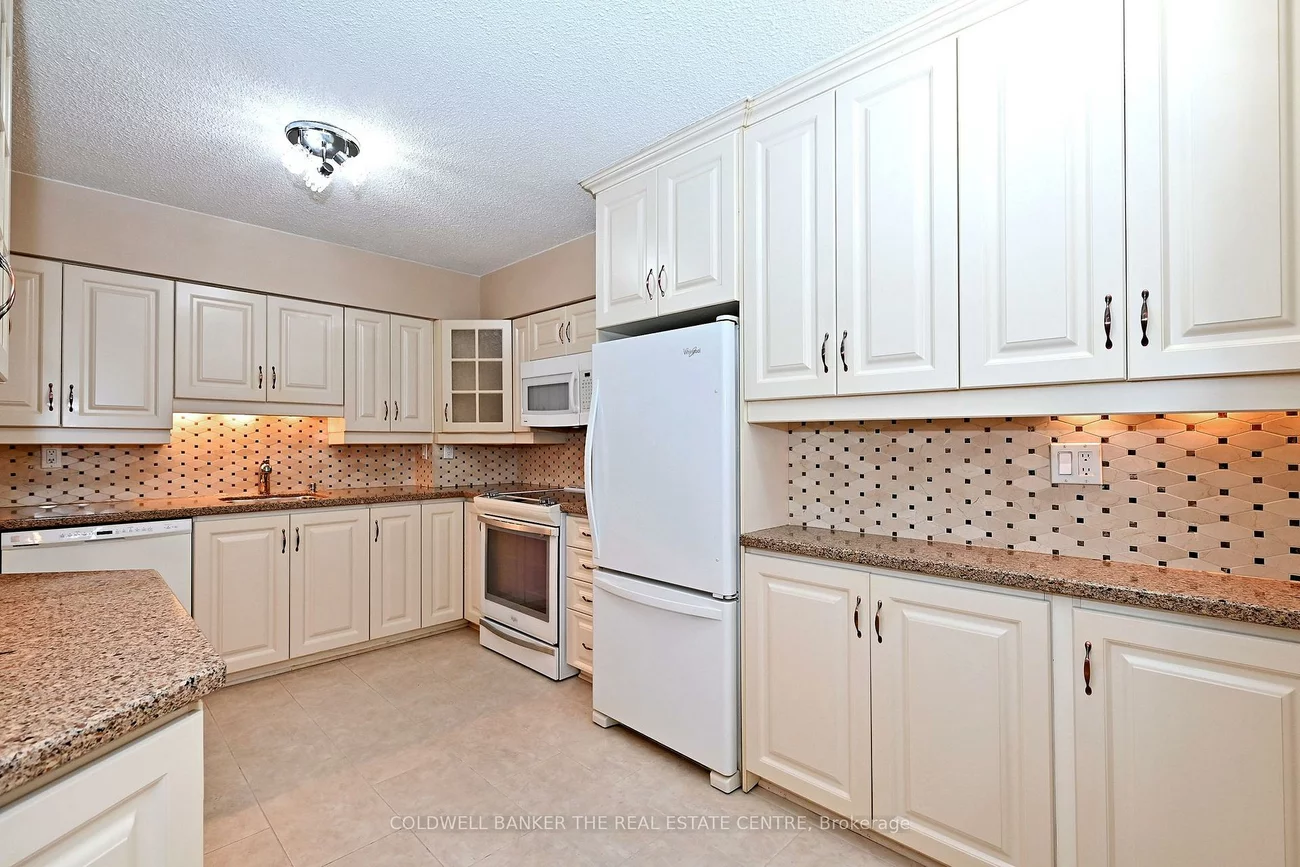 250, Davis, Central Newmarket, Newmarket