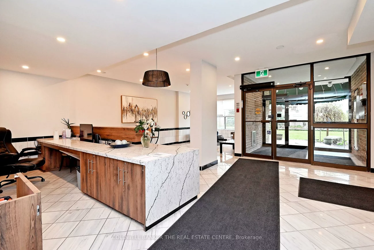 250, Davis, Central Newmarket, Newmarket