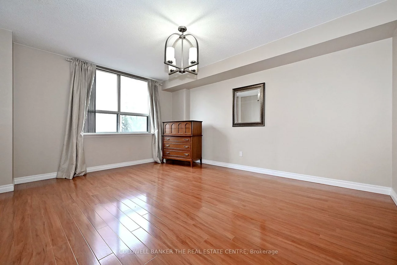250, Davis, Central Newmarket, Newmarket