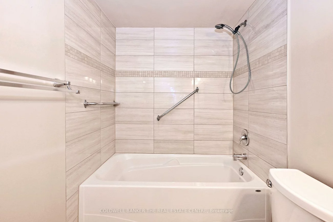 250, Davis, Central Newmarket, Newmarket