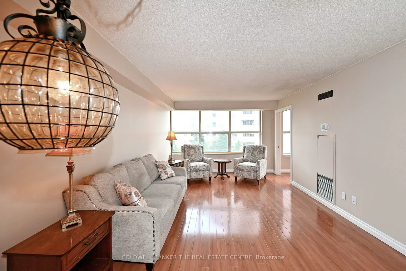 250, Davis, Central Newmarket, Newmarket