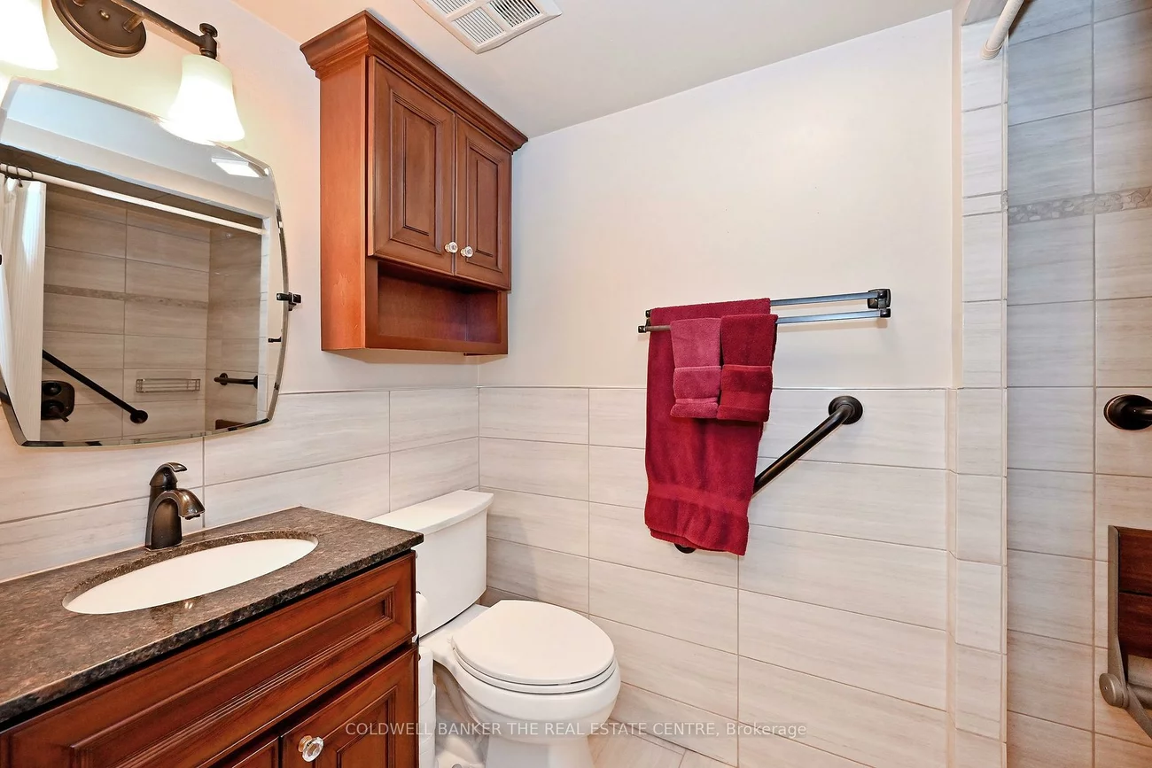250, Davis, Central Newmarket, Newmarket