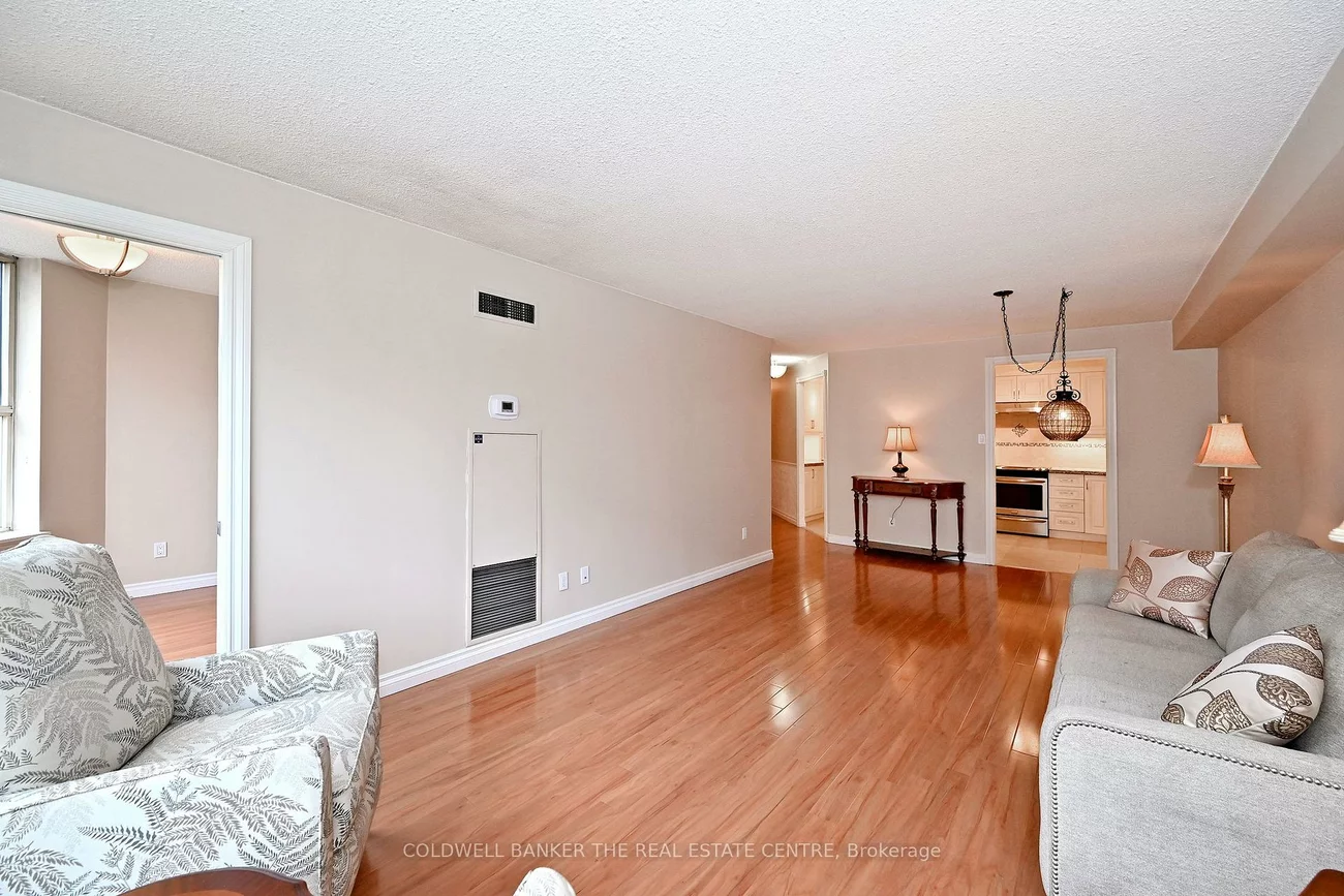 250, Davis, Central Newmarket, Newmarket