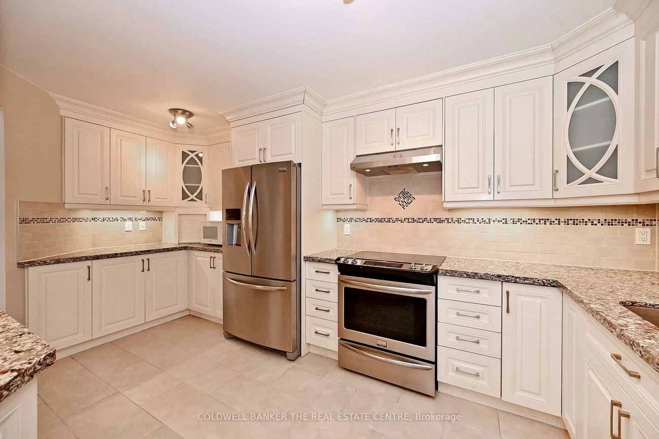 250, Davis, Central Newmarket, Newmarket