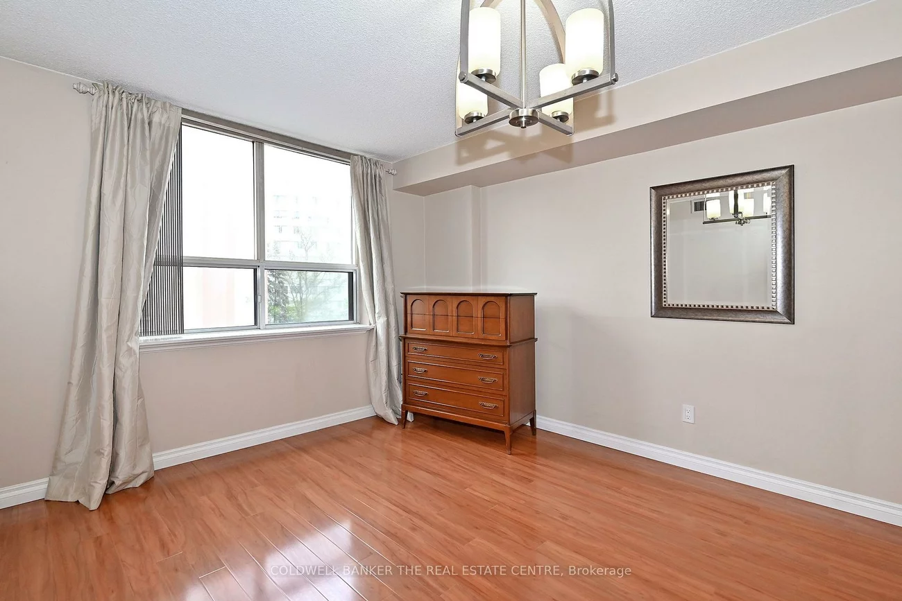 250, Davis, Central Newmarket, Newmarket