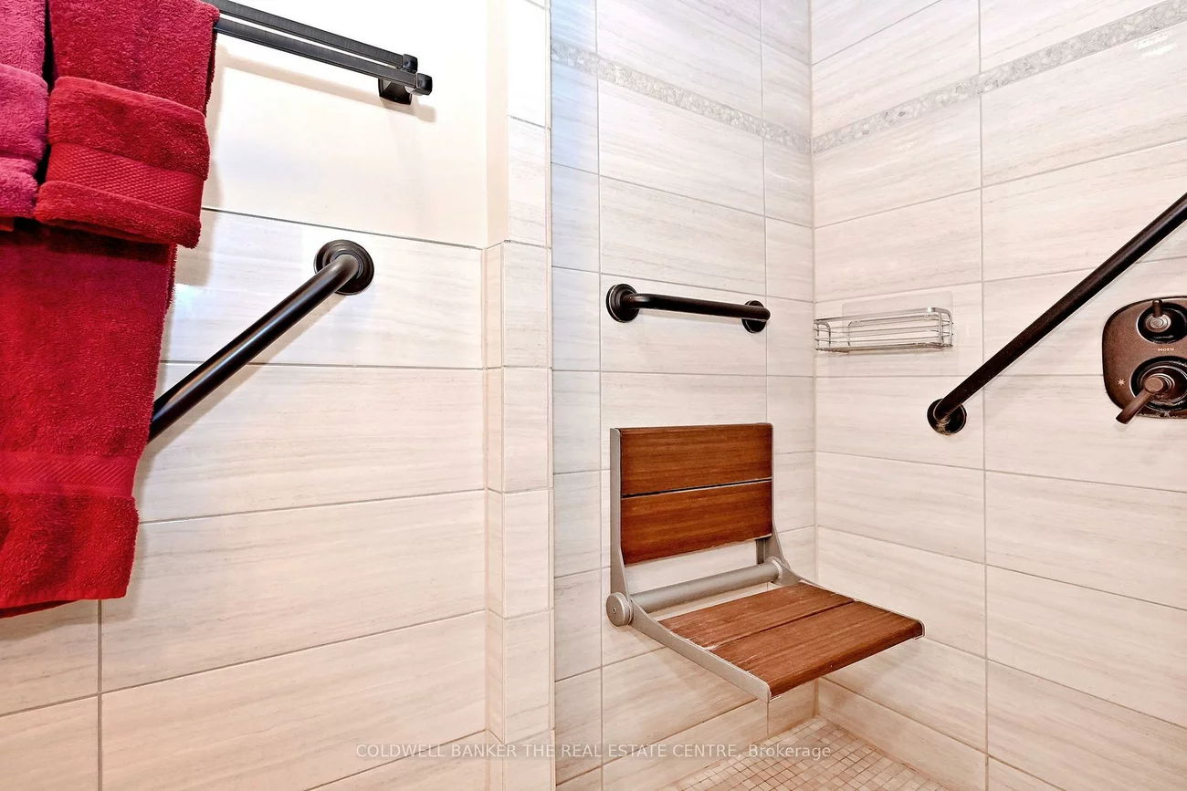 250, Davis, Central Newmarket, Newmarket