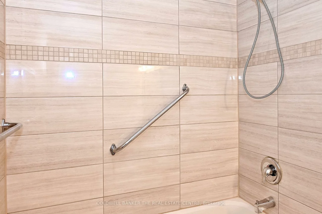 250, Davis, Central Newmarket, Newmarket