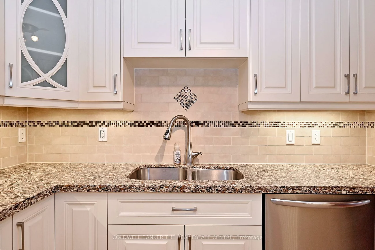 250, Davis, Central Newmarket, Newmarket