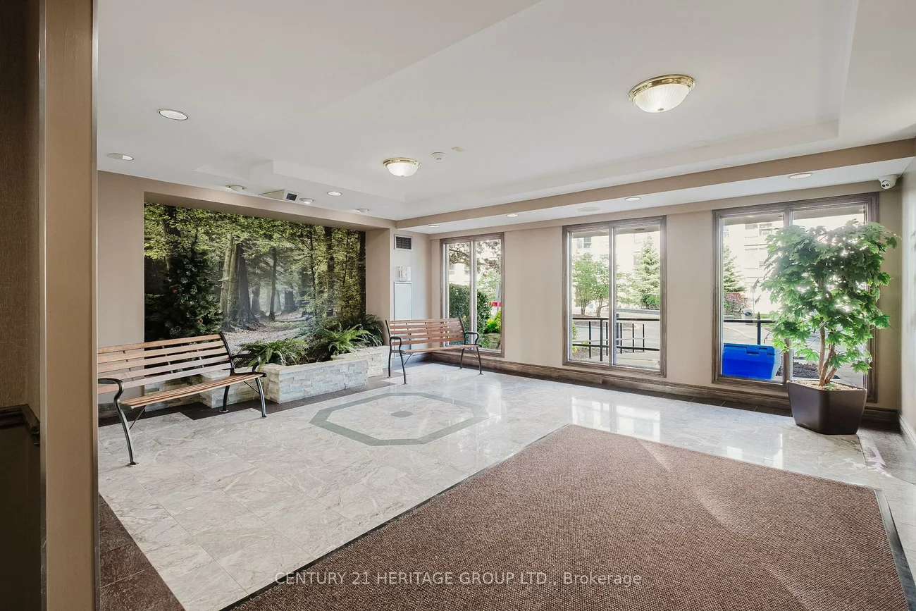 270, Davis, Central Newmarket, Newmarket