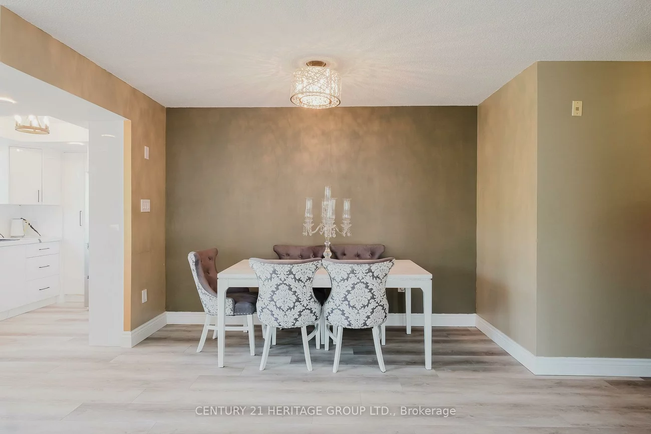 270, Davis, Central Newmarket, Newmarket