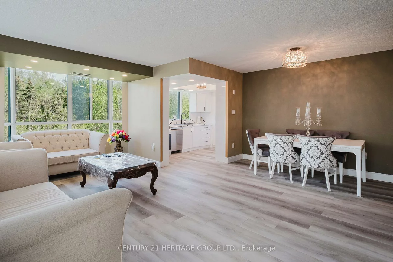 270, Davis, Central Newmarket, Newmarket