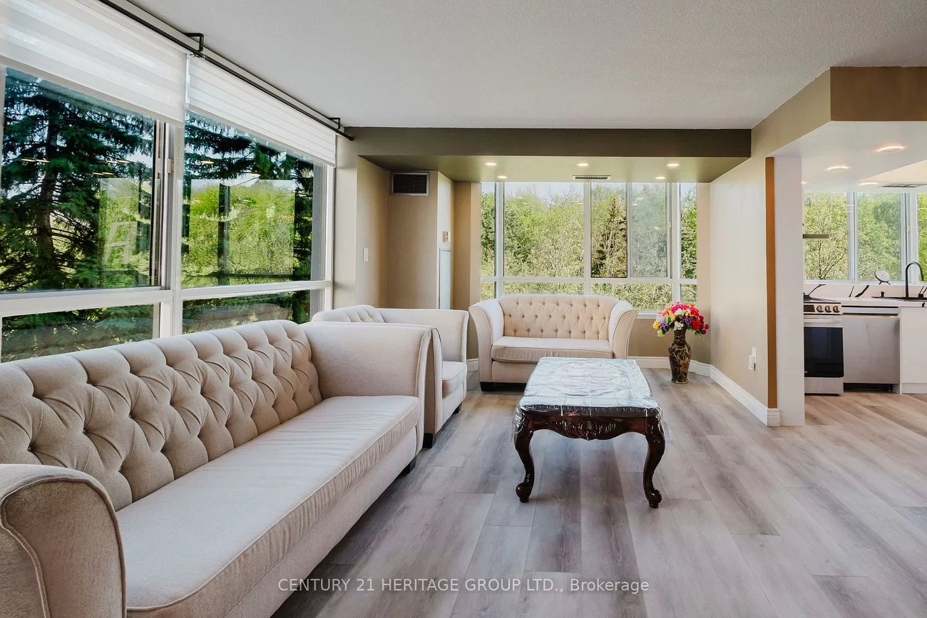 270, Davis, Central Newmarket, Newmarket