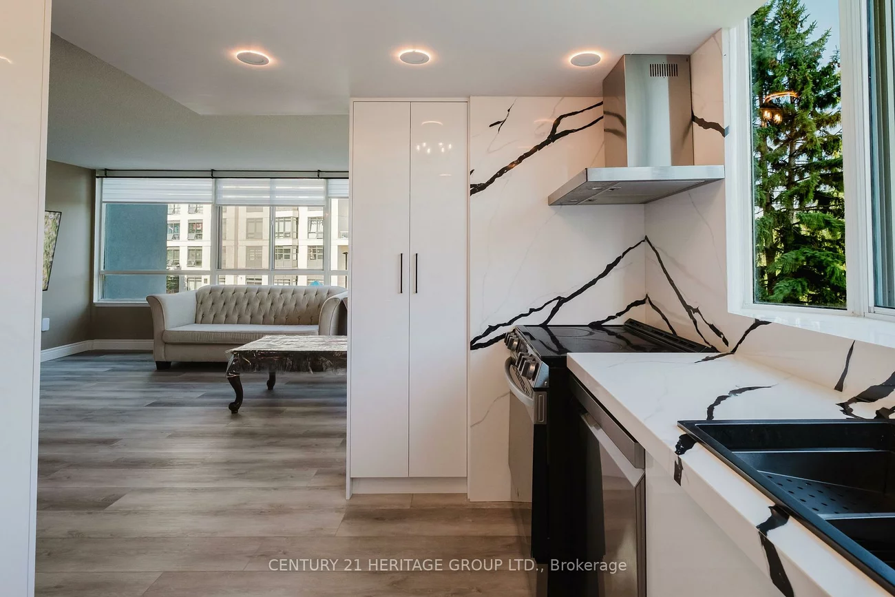 270, Davis, Central Newmarket, Newmarket