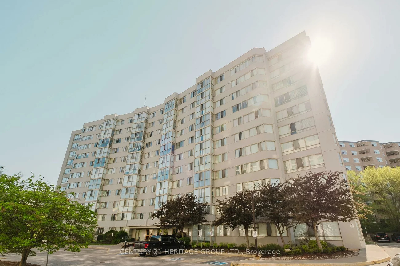 270, Davis, Central Newmarket, Newmarket