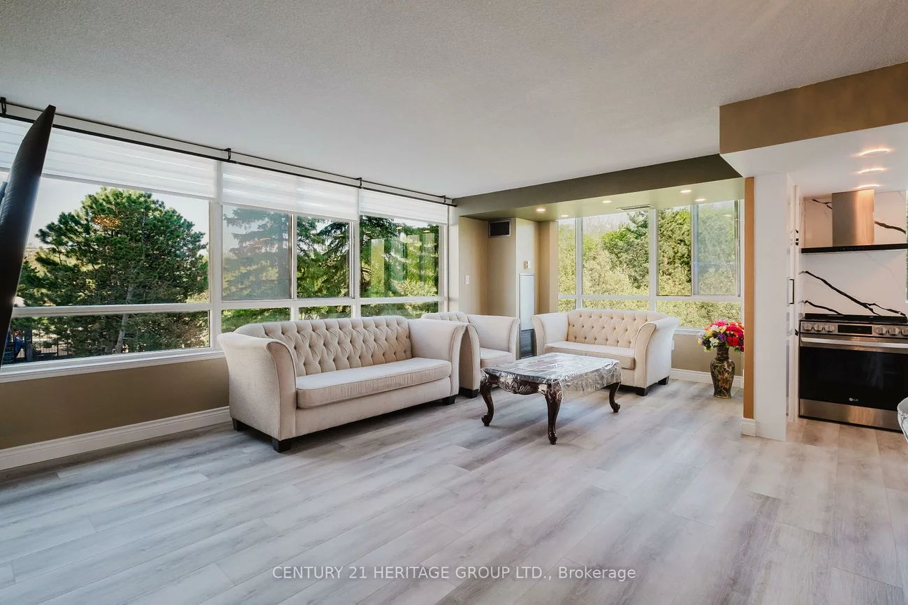 270, Davis, Central Newmarket, Newmarket