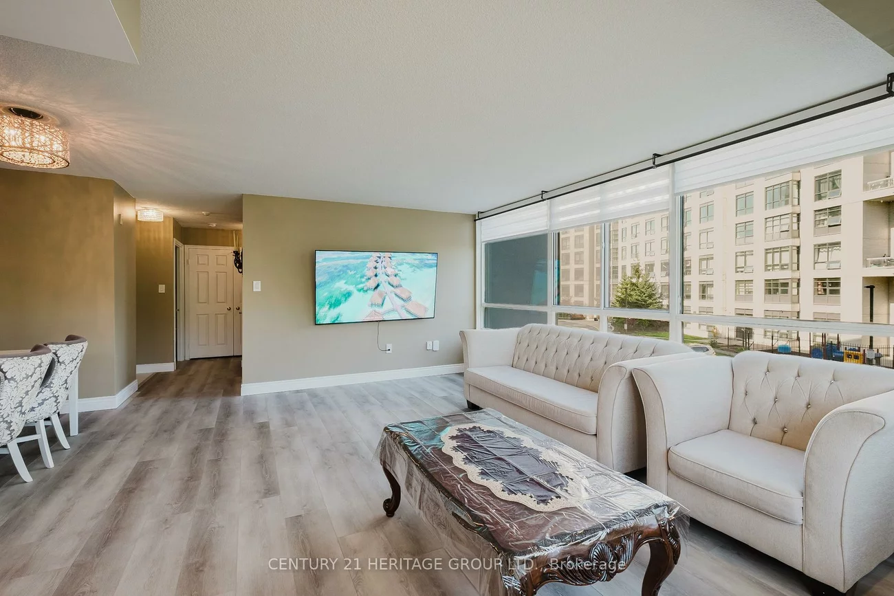 270, Davis, Central Newmarket, Newmarket